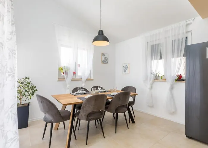 Elfi Villa Pula