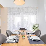 Elfi Villa Pola